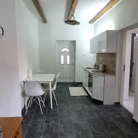 Apartment Zari *